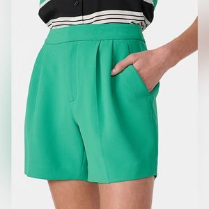 ⭐️2 /$25 ⭐️NWT Women’s Karl Lagerfield Paris soft pleat shorts size 10